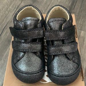 Naturino girls first walker shoes size 22 which is 6 us size